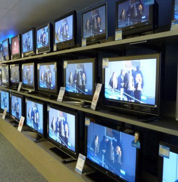 India Probes Samsung and LG Over Alleged Tariff Evasion on OLED Parts
