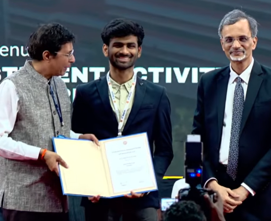 Shrey Ramanujam receives the EFY Prize 2026 from IIT Madras Director Prof. V. Kamakoti, with Chief Economic Adviser Dr V. Anantha Nageswaran looking on, at the 67th Institute Day ceremony held at IIT Madras